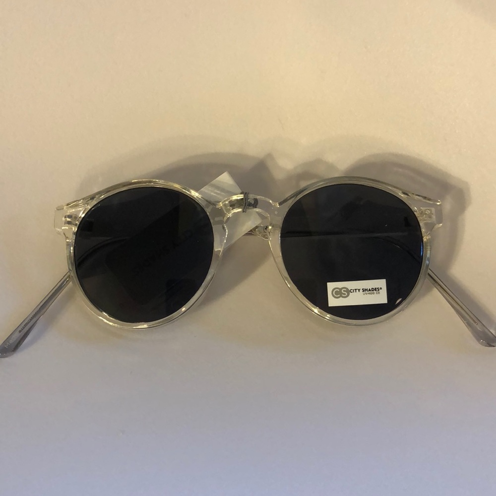 Clear oval horn-rimmed black lenses sunglasses